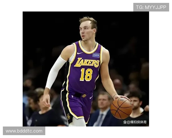 肯纳德三双首现手感欠佳仍砍15分 肯纳德三双首现手感欠佳仍砍15分